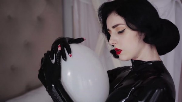 Miss Ellie Mouse - I Love Latex and Balloons