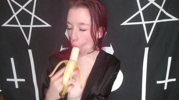 Minny Minx - Sensual Banana Sucking