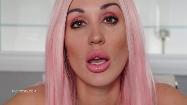 Lindsey Leigh - Lindsey Shows Off New Lipsticks