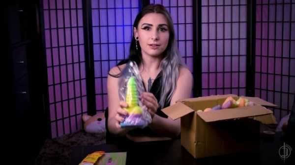 Divinely - Fantasy Dildo Unboxing
