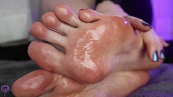 The Goddess Clue - Mesmerized by My Oily Soles