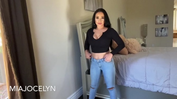 Mia Jocelyn - Jeans Try On