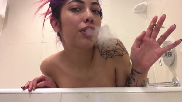 Ashlee Juliet - Smoking a Cigarette in the Bath