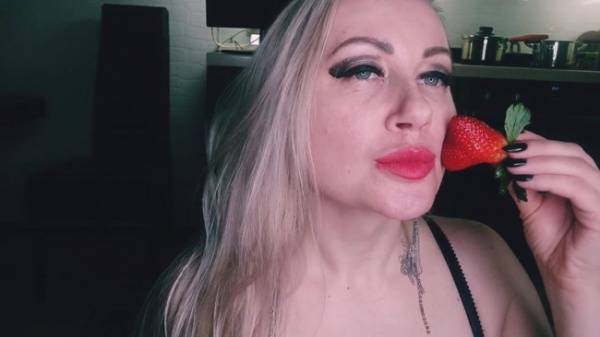 JuliannaSexx - Feed me with a strawberry