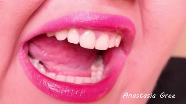 Anastasia Gree - Natural Sharp Teeth - Chewing Gummy Bear