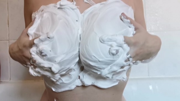 lexisnow - Rubbing shaving cream into tits