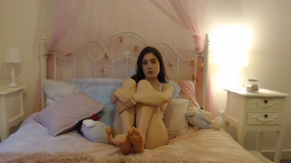 Lola Rae UK - Bratty s1ster makes you her foot slave