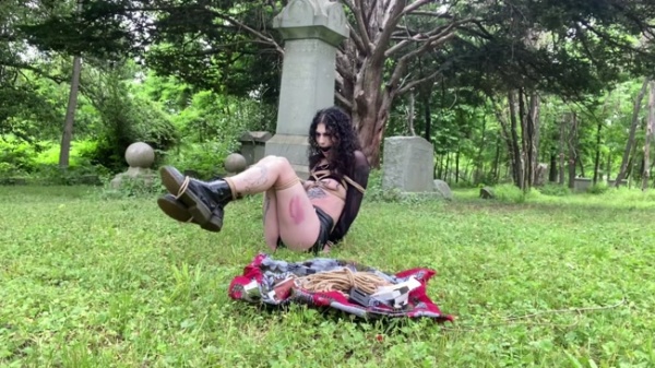 Lydia Black - Goth Girl Caughtused in the Graveyard