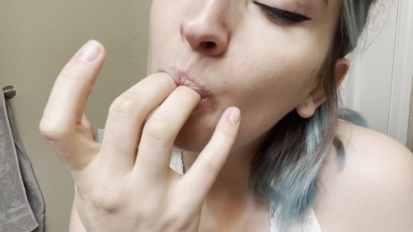Lusciousxluci - Sucking My Fingers, Drooling On My Tits