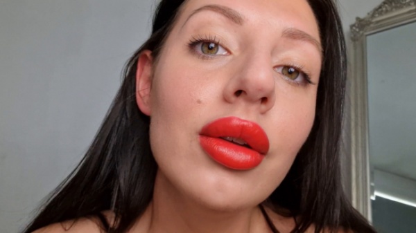 Tattooed Temptress - Red Lips Vs Black Lips