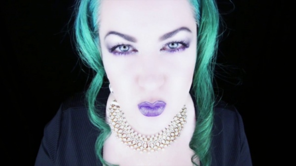 Goddess Zenova - Purple Lipstick