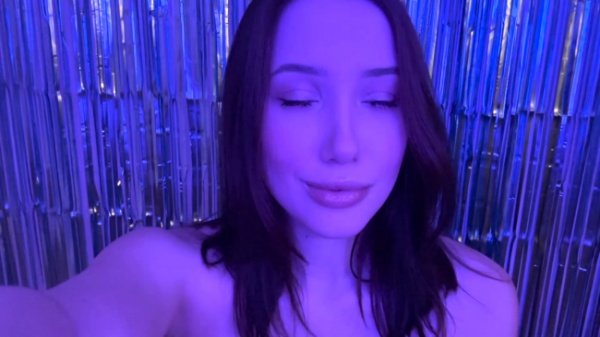 Babyheavanian - She is beautiful in any light