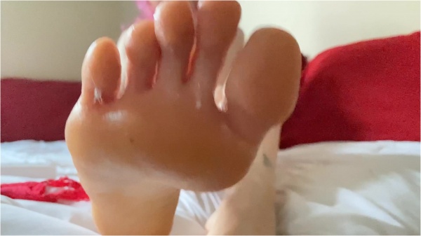Kim and Vivi - Be a Good Foot Sub