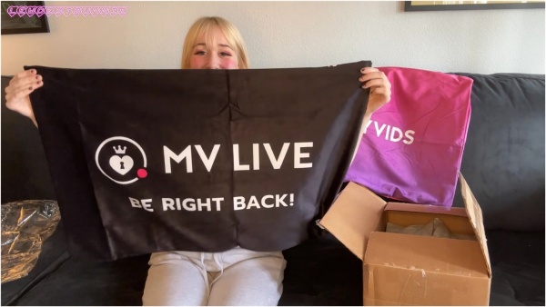 lewdestbunnie - MV awards 2023 prizes unboxing try on