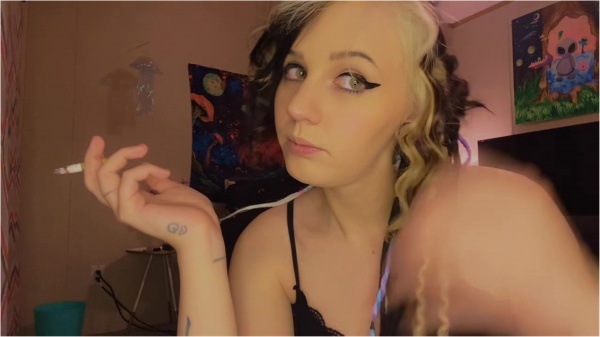 RavenSkye - Smoking and playing with tail Facefetish
