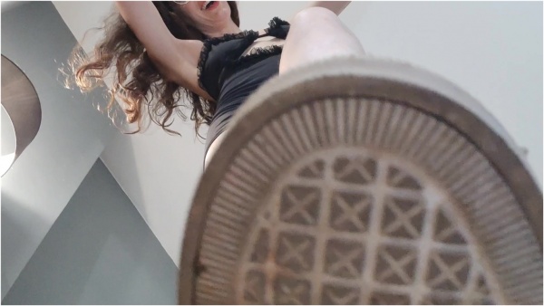 Mistress Maxima - Giantess sneakers worship