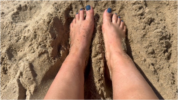 MistressMolly77 - Mistress Molly's Sandy Foot Worship at the Beach