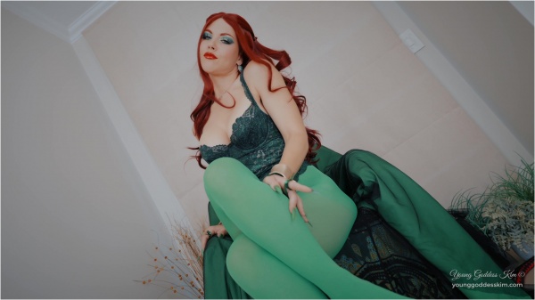 Young Goddess Kim - Prey to Poison's Feet (4K)