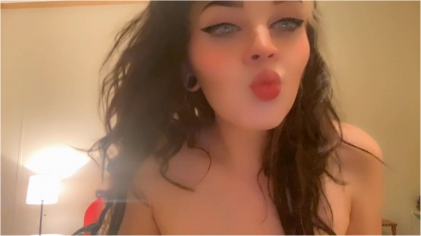 RavenSkye - Sassy Lip Fetish JOI