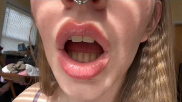 Lucy Spanks - Natural Face Worship Blonde