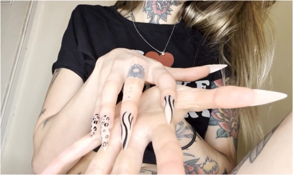 Miss diavola - INKED GODDESS TEASES YOU WITH HER CLAWS