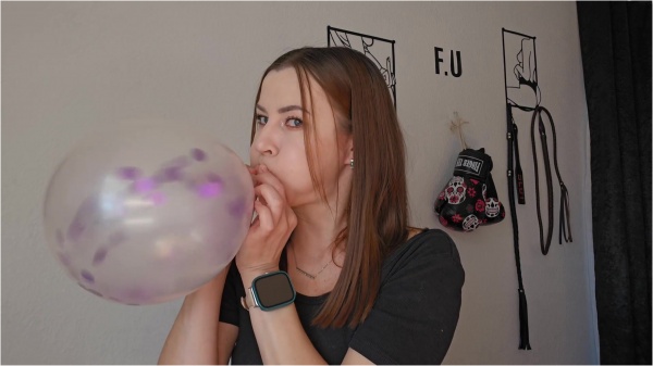 Lana Blade - 10 MINUTES BALLOON BLOWING CHALLENGE
