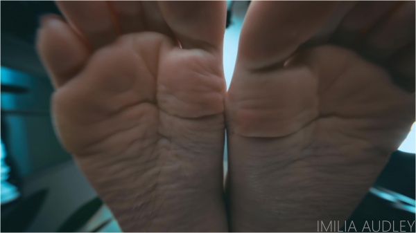 Imilia Audley - Sole-fucking A Giantess