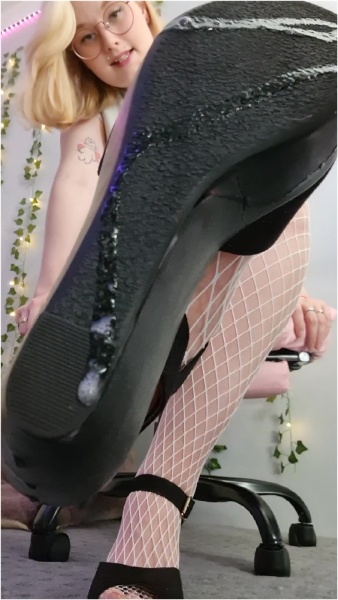 SenpaisSlut - Goddess Honey's Slave