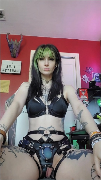 Prettyinpunk92 - Bend Over and Earn My Attention